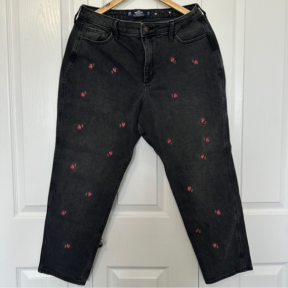 Hollister Curvy High-Rise Mom Jean with Rose Embroidery- Size 13R - Picture 1 of 16